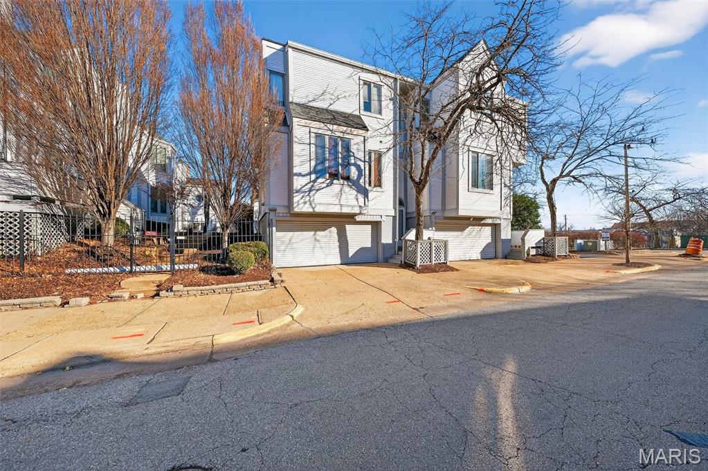 COLUMBUS SQUARE - Residential