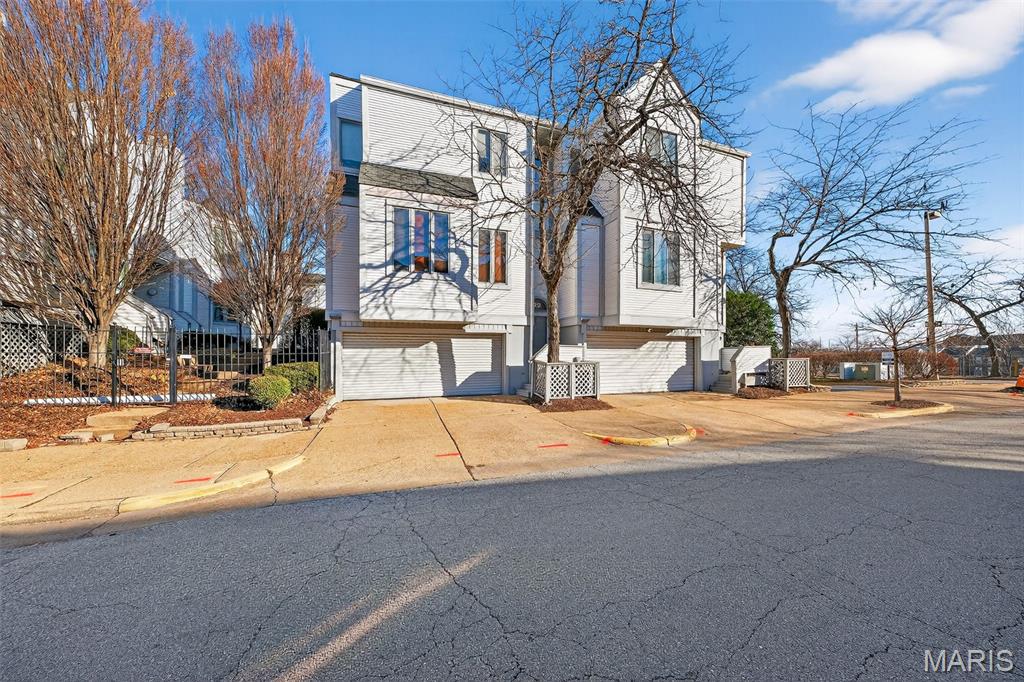 COLUMBUS SQUARE - Residential