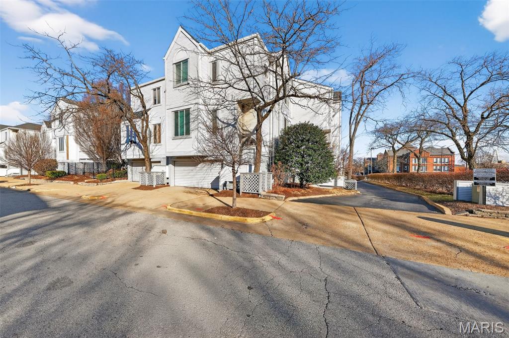 COLUMBUS SQUARE - Residential