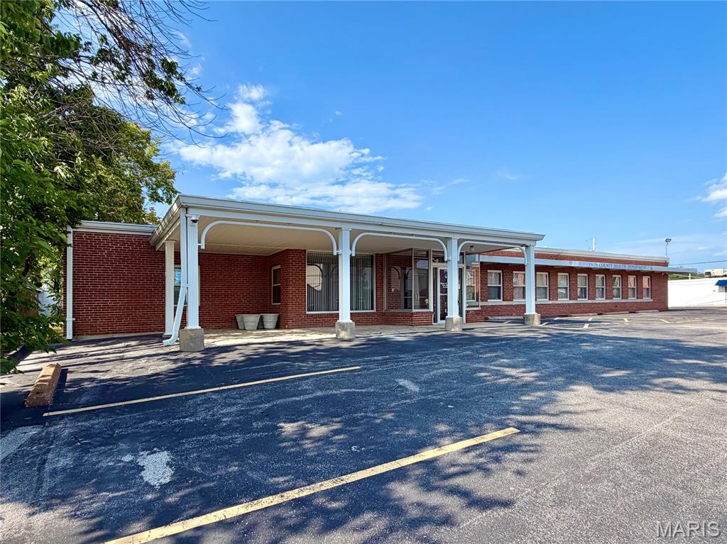 Almost 10,000SF of finished office space across the street from the County Courthouse. Formerly the Jefferson County Health Center, this building was originally built in 1951 and had an additional section built in 1967. It is well maintained and is above average condition. All of the systems are in working order. This building could be used for office space, community space, antique mall, private school, medical space, multi-tenant, daycare, adult daycare, etc. Buildings of this size and solid construction don't come along very often so take a good look and lets make something happen! More photos to follow and a floor plan as well.