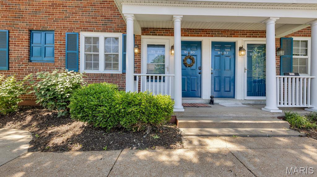 Tucked away in the sought-after Brentwood Forest community, this updated GROUND-LEVEL condo offers comfort, convenience and charm. There are two good size bedrooms and one tiled bath. The bath has a  solid surface vanity top and tiled tub/shower. The living room flows into a separate dining area—easy for entertaining a few guests. Enjoy your own private deck, which overlooks the meticulously landscaped common grounds! The kitchen offers solid surface countertops (granite or quartz?), stainless appliances, nice cabinetry and a pantry. A large window brings in natural light and offers a view while you cook. A full-size washer/dryer are located in the hallway, along with a linen closet.  Residents of Brentwood Forest enjoy access to a clubhouse, swimming pool, tennis courts, and walking trails. The location is the best—minutes from Clayton and all the shopping you need...Whole Foods, Trader Joe’s, the Galleria, etc. Live in one of St. Louis’s most convenient and charming communities!