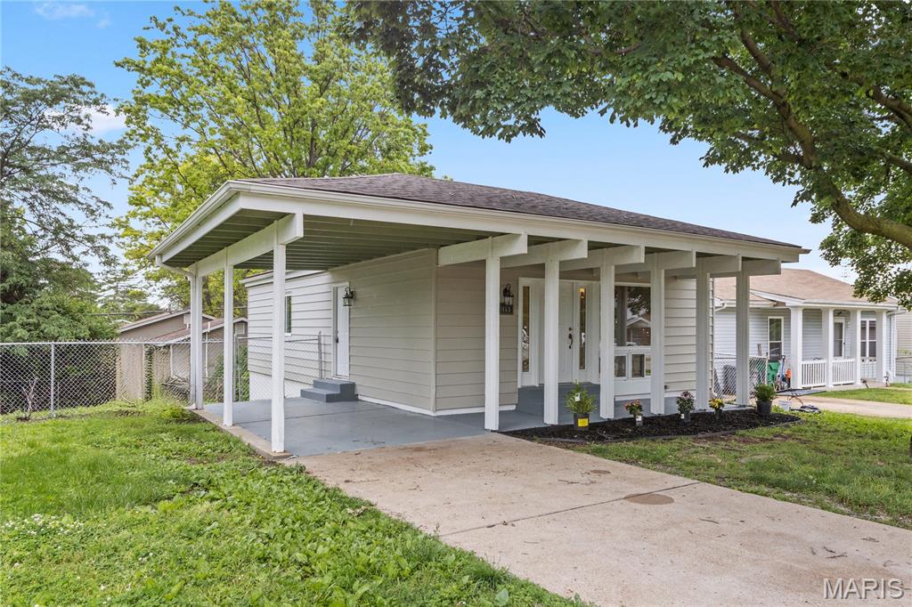 Beautifully updated 3-bedroom, 1.5-bath home with a 1-car garage/carport and a walk-out finished lower level, nestled in a quiet subdivision near Martin Luther King Park. This home features new luxury vinyl plank flooring throughout, crown molding, six-panel doors, vinyl windows, and updated light fixtures.
The remodeled kitchen offers brand-new stainless steel appliances, attractive cabinetry, solid countertops, a stylish tile backsplash, and plenty of room for a breakfast table. The spacious bedrooms include a walk-in closet and new ceiling fans. The updated bathroom features refreshed vanities, fixtures, and accessories.
The finished walk-out lower level provides generous additional living space, two sliding doors leading outside, a half bath, and ample storage. Enjoy the fenced backyard, perfect for outdoor living, entertaining, or pets. A move-in-ready home with tasteful updates throughout.
