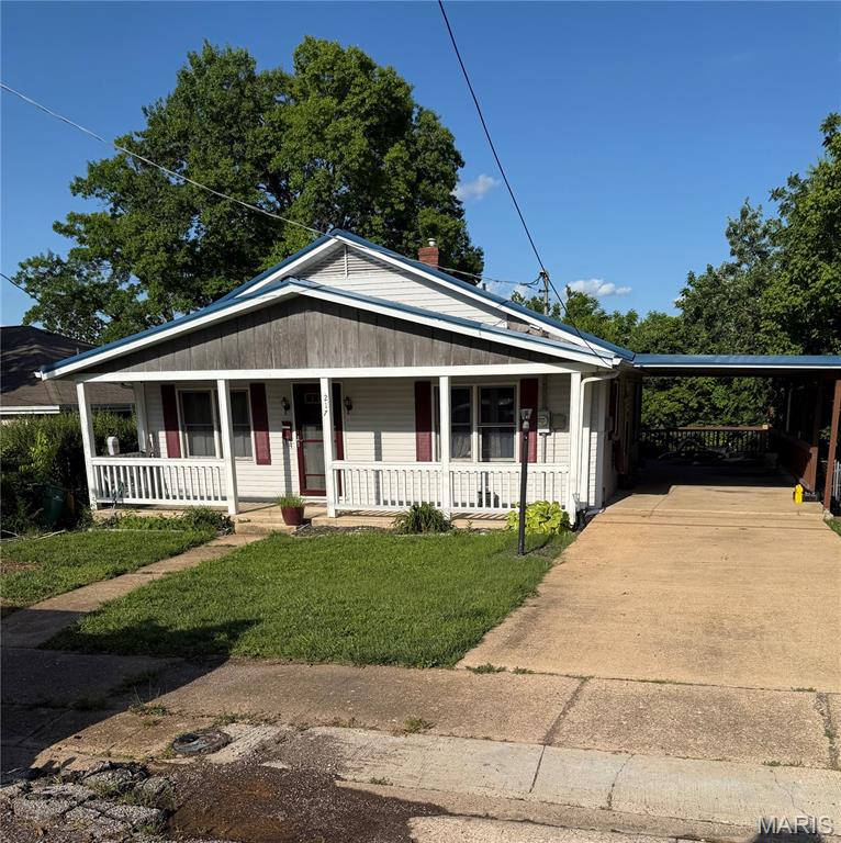 Back on the Market at no fault of the seller! Inspections have been completed, and the previous buyer has graciously allowed us to share them with the new buyer! Some of the items have already been repaired and are marked accordingly. 
It's back and better than before! If you looked before, please look again! This home is perfect for a first-time homebuyer or someone looking to downsize. All the amenities of De Soto are just a short distance away. If you enjoy walking or biking, this is perfect for you! The home features a fenced-in backyard, ideal for pets or children, along with a 1-car carport to protect your vehicles from snow or hail! Call today to schedule your showing and let's get you home!