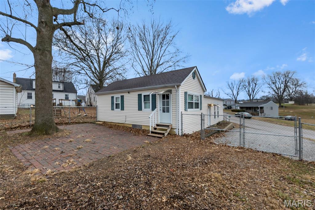 Don’t miss your opportunity to own this affordable 3-bedroom home in Ste. Genevieve. Situated on a corner lot, this well-maintained property offers both a living room and separate den, providing flexible space for everyday living. The basement adds valuable storage, and the fenced backyard creates the perfect setting for pets, play, or casual entertaining. Conveniently located and ready to welcome you home!