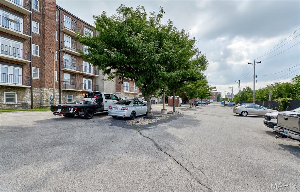 Pershing Ave Condo - Residential