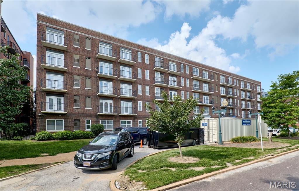 Welcome to Pershing Ave Condo, this unit has already passed inspection and it's  move in ready. Totally turn key for this delightful updated 1 bedroom condo, spacious living and dining area leading to the south facing view balcony. Updated kitchen with custom cabinets, gorgeous granite countertops, pantry, stainless appliances, refrigerator included, ceramic tile floors. Enjoy privacy and a good night's sleep in the spacious bedroom with ample closet space. 
Location, location, location! walking distance to the beautiful Forest Park, shops, MetroLink. 1 gated parking space. 
Schedule through  MLS and Call/text Ken Yeung 314-713-7111 for access info. Location: City, Interior Unit