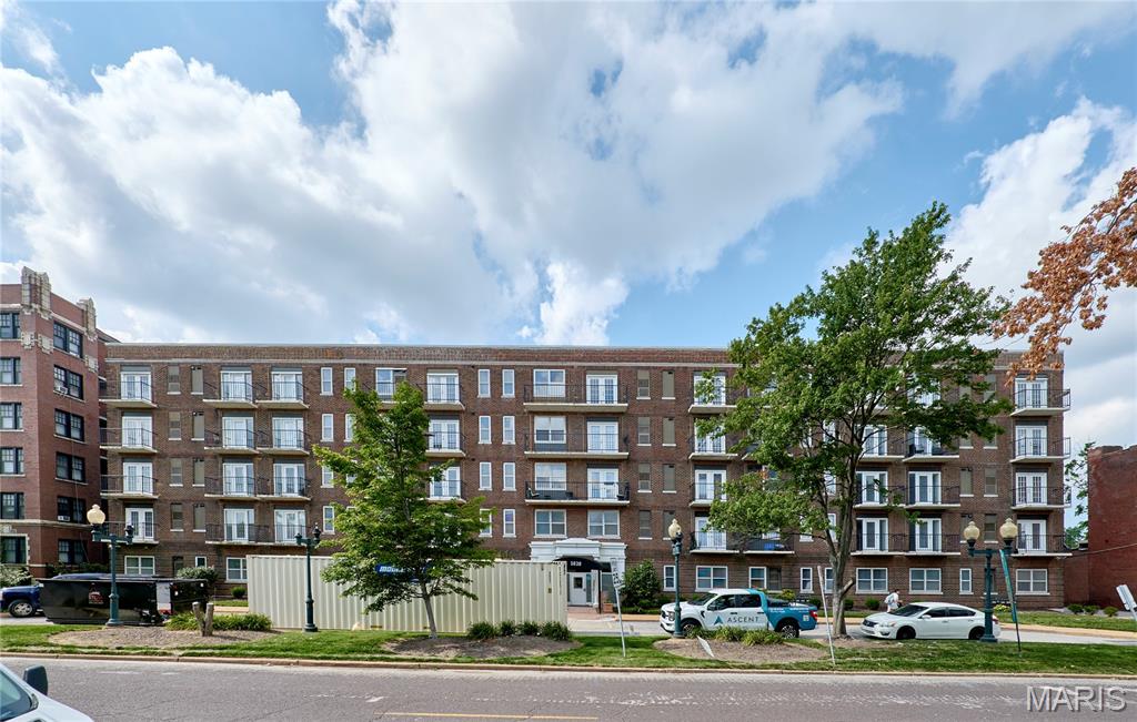 Pershing Ave Condo - Residential