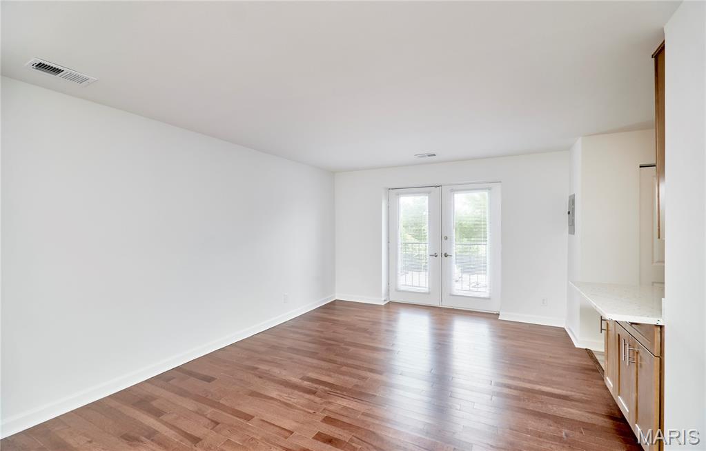Pershing Ave Condo - Residential