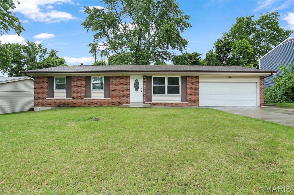 Beautifully maintained ranch home in a fantastic location! Welcome to 120 Briarcliff, where comfort and style come together in this move-in ready single-family home. Featuring a newer kitchen with updated finishes and modern touches, this home offers the perfect space for everyday living and entertaining. The completely updated basement adds an incredible amount of additional living space — ideal for a family room, recreation area, home office, or guest setup. Enjoy the convenience of a great location close to shopping, restaurants, parks, and major highways. A wonderful opportunity to own a beautifully updated ranch with space, charm, and value!
