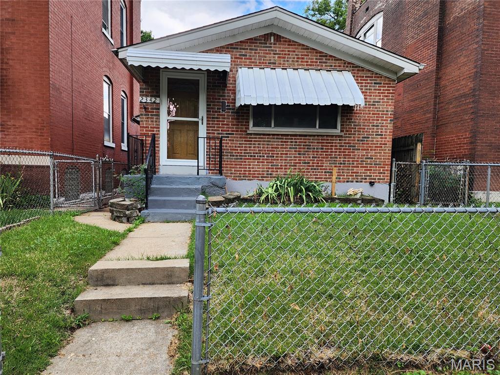 Fully renovated 2-bedroom, 1-bath home that is move-in ready! This property is being sold AS IS. The seller will make no repairs and will provide no repair credits. The home has already passed the occupancy inspection and is ready for its new owner.

Please submit all offers using the Special Sale Contract no later than Sunday, July 26 at 6:00 PM, with a response deadline of Monday, July 27 at 10:00 PM.