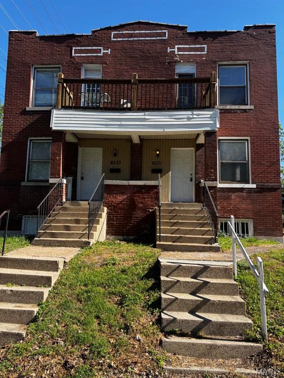 GREAT INVESTMENT OPPORTUNITY. RECENTLY UPDATED BOTH UNITS, WITH NEW KITCHEN CABINETS, FRESH PAINT, AND NEWER ROOF (2024).