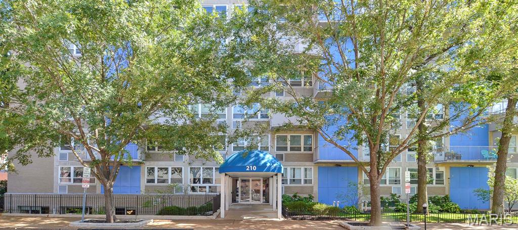 Price listed is Starting Bid Only. Bidding starts closing 7/1/2026 @ 6 p.m. Welcome home to this bright, low-maintenance, downtown condo offering 624 square feet of thoughtfully designed living space with one bedroom and one bath. The open living and dining area features a breakfast bar and large windows that flood the unit with natural light. The kitchen is appointed with stainless steel appliances, including a new microwave. Other upgrades include two ductless PTAC heating/cooling units that were installed in 2024. This unit also benefits from an in-unit stacked washer and dryer for added convenience, in addition to a private storage unit located immediately next door providing extra space nearby. The building amenities include a secured entry, a spacious community room with a pool table, an outdoor patio with grills, dedicated bike storage, a main-floor workout room, and additional laundry facilities if needed. This unit comes with a parking permit which allows owners to park near the building in designated ‘permit parking only’ lots. The City Museum, Energizer Park, Enterprise Center, the St. Louis Aquarium, The St. Louis Wheel, as well as Union Station, multiple dining options, and even Busch Stadium, and a multitude of other entertainment venues are easily accessible, thereby making this condo ideal as a primary residence or a low-maintenance weekend retreat. Property will sell under auction terms and be sold AS- IS, WHERE-IS. Seller, will not make any repairs as a result of any building, occupancy, or environmental inspections. Buyer will be required to sign an Auction Purchase & Sale Agreement if final bid is accepted by Sellers.