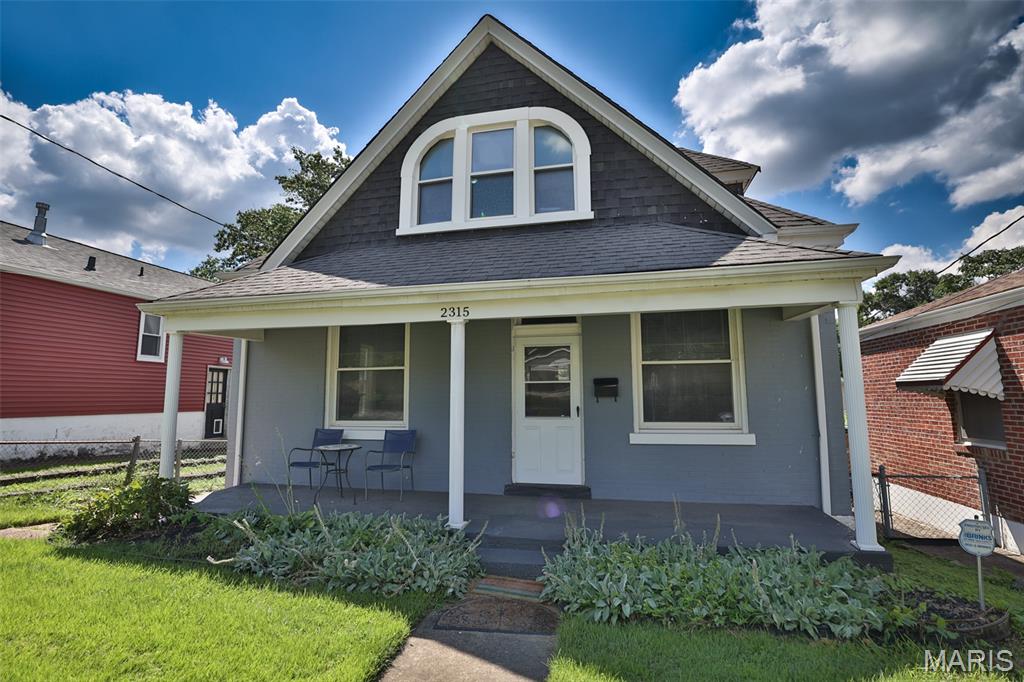 Completely renovated and move-in ready, this stunning 1.5-story all-brick home is nestled in the heart of desirable Clifton Heights! Step inside to soaring 10-foot ceilings and beautiful hardwood floors that flow throughout the main living spaces, creating a bright and welcoming atmosphere. The updated kitchen features timeless shaker-style cabinetry with 42-inch upper cabinets, solid granite countertops, a stylish tile backsplash, ceramic tile flooring, and stainless steel appliances. The spacious main-level primary bedroom offers convenient one-level living, while two generously sized bedrooms upstairs provide plenty of additional space for family, guests, or a home office.
The beautifully updated bathroom showcases a floor-to-ceiling tiled tub surround, adding a touch of luxury. Enjoy outdoor living on the expansive deck overlooking the landscaped backyard, complete with a 6-foot privacy fence—perfect for relaxing or entertaining.
Major updates provide peace of mind, including newer plumbing and electrical (with updated panel), newer carpet in all bedrooms, furnace (2017)per prev owner, A/C (2015)per prev. owner ( all marked 2009), and water heater (2018).
Ideally located just minutes from Forest Park, the Saint Louis Zoo, local restaurants, coffee shops, and all the charm Clifton Heights has to offer, this home combines timeless character with modern updates in one of St. Louis' most sought-after neighborhoods. Don't miss your opportunity to make this exceptional home yours! Home Warranty included!