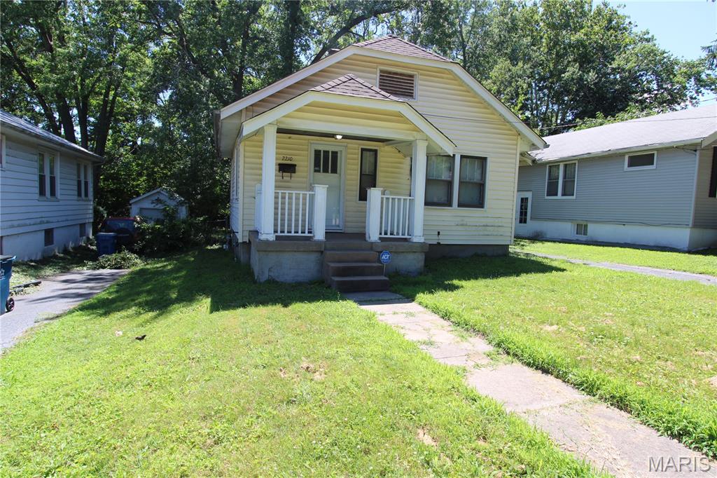 Welcome to 2210 Lexa Avenue, St. Louis, MO—a charming and affordable 1-bedroom, 1-bathroom home offering excellent potential for both homeowners and investors alike. With its functional layout and manageable size, this property is easy to maintain and perfect for anyone seeking low-maintenance living.
For investors, the property presents a strong rental opportunity, with market rents in the area exceeding $800 per month. For owner-occupants, it offers an affordable option to own rather than rent while enjoying the benefits of a quiet neighborhood.
Conveniently located just minutes from grocery stores, restaurants, shopping, and everyday necessities, you'll have everything you need close by. Major highways are less than five minutes away, providing quick and easy access to the greater St. Louis area. Whether you're looking to expand your investment portfolio, purchase your first home, downsize, or enjoy simple, affordable living, this property is a fantastic opportunity.