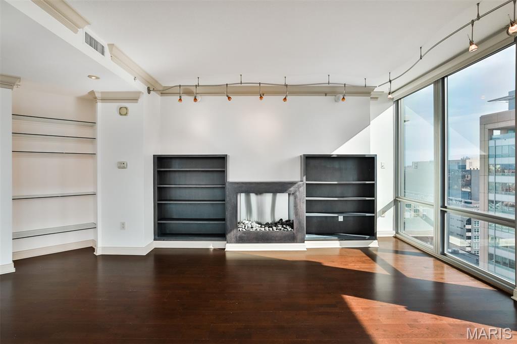 Park East Tower - Residential