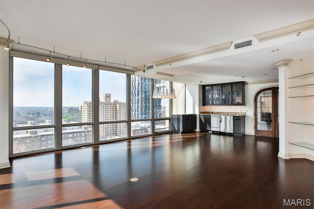 Park East Tower - Residential
