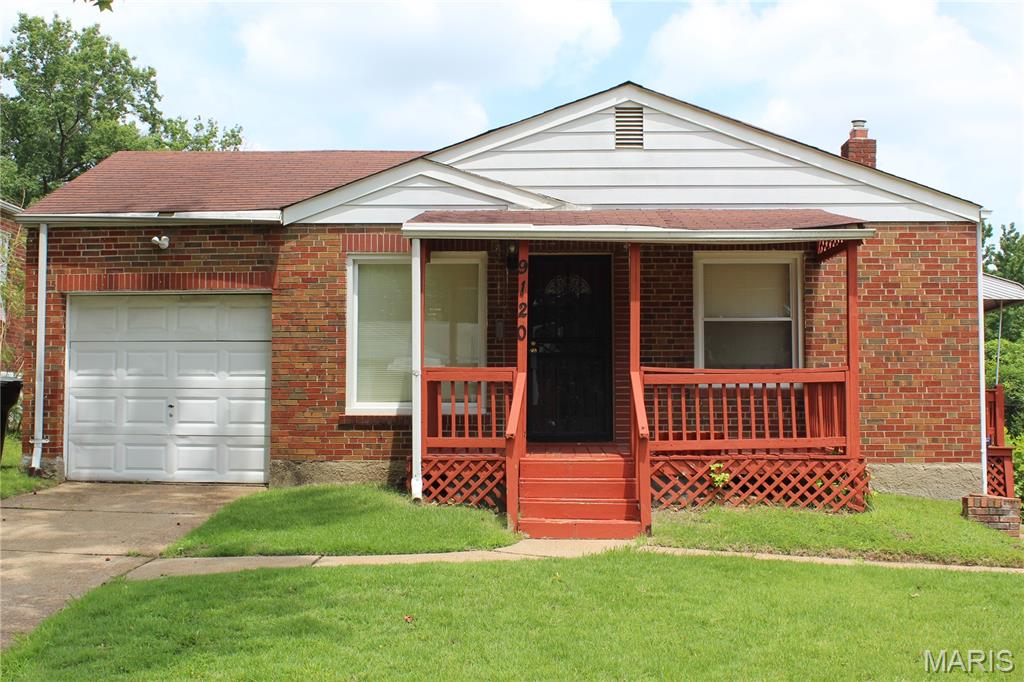 Don't let this one pass you by! Beautiful starter home waiting to be yours. 
This 2 bed 1 bath home has been freshly painted. Hardwood floors in the living area and bedrooms. The full basement has laundry hook-ups and lots of storage space. Nice back yard for kids to play or area for your dog to run. Call today to schedule your private showing.
