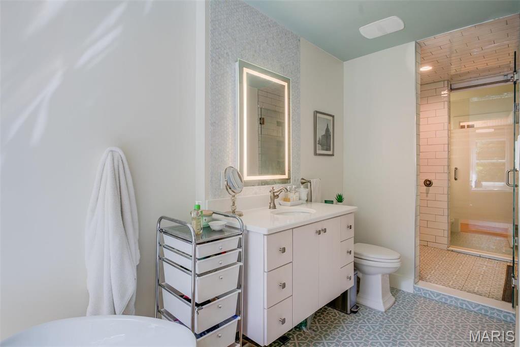 Surveys 152 & 668-45-3 Bdy Adj Aka - Residential