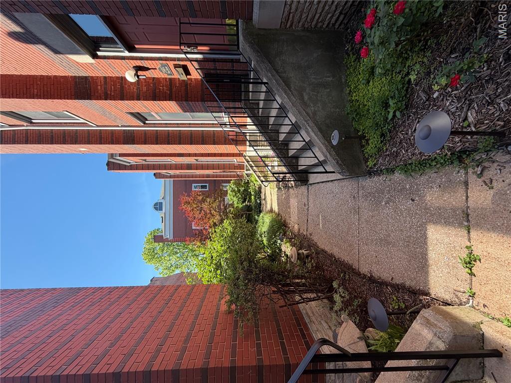Lafayette Court - Residential