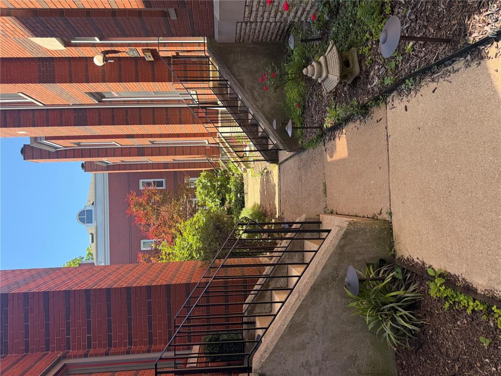 Lafayette Court - Residential