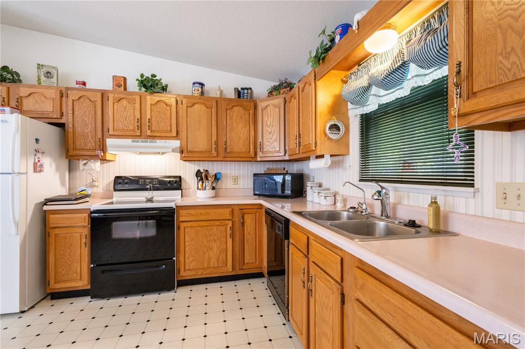 Hillcrest Manor - Residential