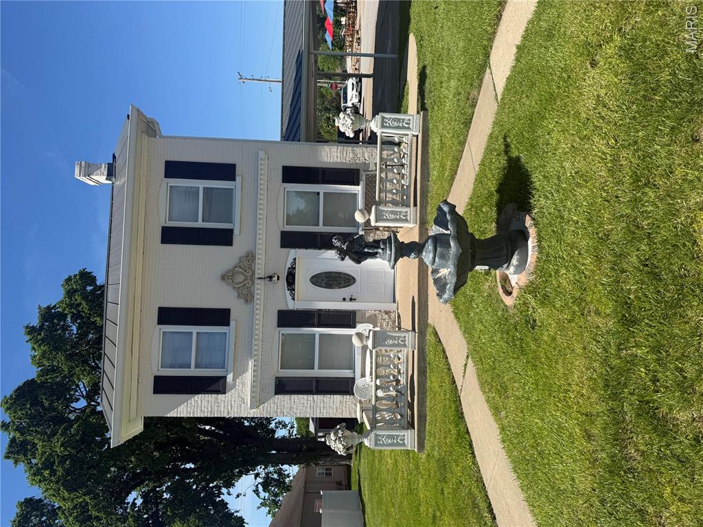 Commercial lease available for this quaint office/retail spot in downtown Wentzville!  Great location!