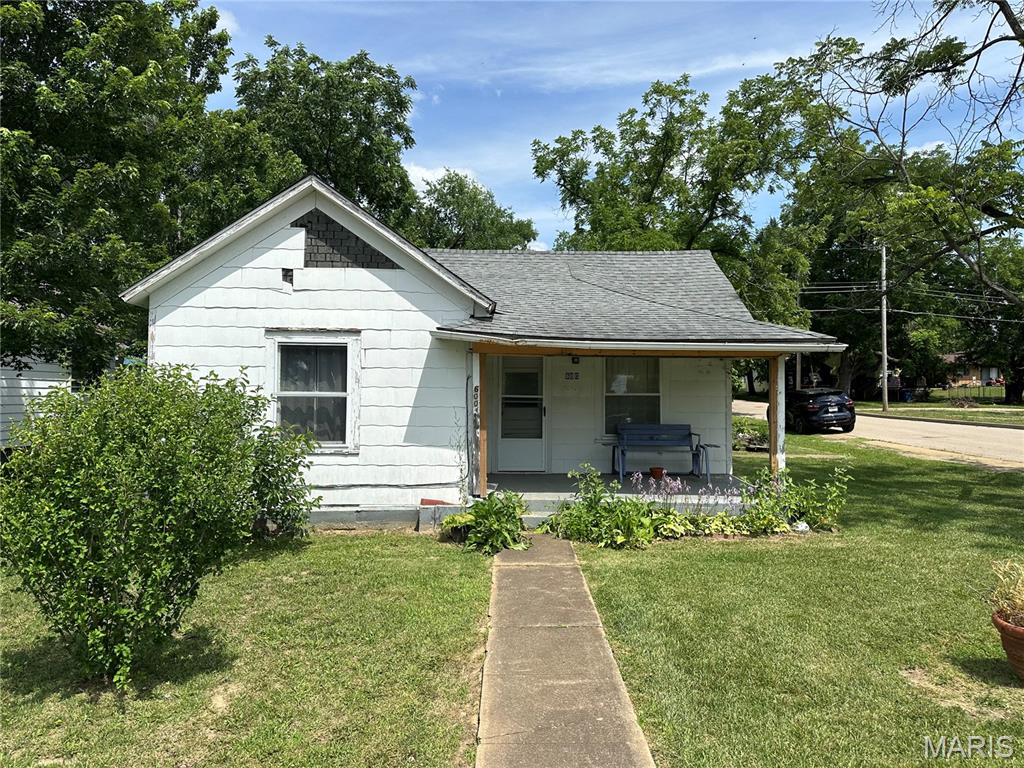 INVESTMENT OPPORTUNITY! Check Out this 2 Bedroom Home on Great Corner Lot in Desloge! Both Bedrooms are Good Sized with Middle Room that could be Office, Dining Room or Possible 3rd Bedroom! Bathroom has been Updated. Kitchen comes with Dishwasher & Stove and has Washer & Dryer Hook Up. Storage Room Attached to Back Patio for Your Stuff! A Little Fixing Up Could Make This a Great Home, Rental or Flip!