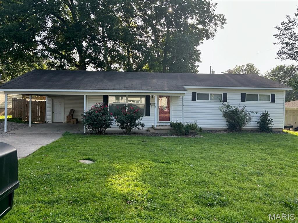 Very nice ranch style home located with-in walking distance of schools. Home has been updated. Painted all through out home. All new waterproof laminate flooring through out home. Kitchen redone with new countertops, kitchen sink, faucets and new snack bar. New LED recessed lighting. New blue tooth fan in bathroom. New sewer line installed. New condenser unit, microwave and dishwasher. Privacy fence in back yard.