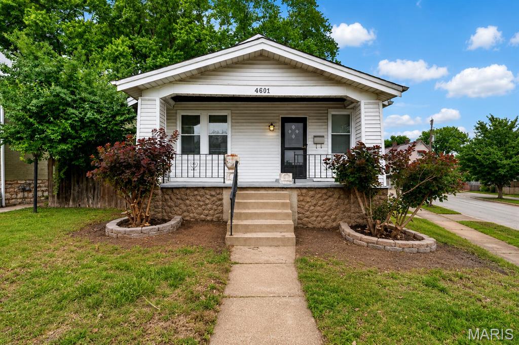 Passed Occupancy! This 3 bed/1 bath in Bevo Mill has been completely updated and is ready to go. Renovated kitchen features two-tone 42-inch shaker cabinets, quartz countertops, tile backsplash, and stainless steel appliances. New LVP flooring and fresh paint throughout, new light fixtures, and a fully updated bathroom with new tile floor and tile shower surround. Tuck-under garage adds convenience you don't always find at this price point.
Schedule your showing before it's gone.