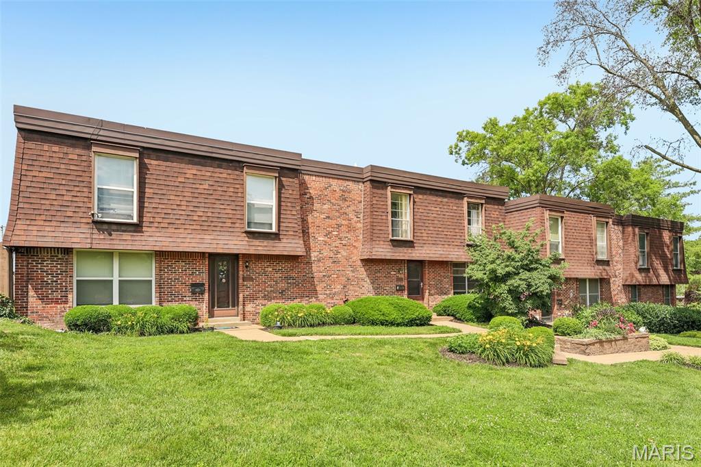 Welcome to this spacious 3-level townhome in the heart of Chesterfield offering over 1,600 sq ft of finished living space and an opportunity to personalize a home in a highly convenient location. Situated just off Olive Blvd with quick access to Hwy 141 and Interstate 64/40, this property places you near everyday conveniences, dining, recreation, and major commuter routes throughout West St. Louis County. Nearby shopping, restaurants, and services along Olive Blvd, Chesterfield Valley, and Clarkson Road provide easy access to grocery stores, retail, coffee shops, fitness centers, and entertainment. Convenient proximity to Chesterfield Central Park, Faust Park, the Butterfly House, and The District of St. Louis adds even more nearby options for recreation, events, dining, and entertainment.
Inside, the flexible floor plan spans three finished levels with multiple living spaces that provide room to spread out for everyday living, entertaining, a home office, hobby area, or recreation space. The kitchen offers a great foundation for future updates and features granite countertops, tile flooring, and tile backsplash. Large living areas provide versatility while allowing you to customize finishes and make the space your own.
The partially finished walk-out lower level expands the usable square footage and offers direct access to the covered 3-bay parking area for added convenience and storage potential. Whether you are looking for a primary residence, low-maintenance living, or an opportunity to build equity through updates over time, this Chesterfield townhome offers space, flexibility, and a location close to shopping, dining, parks, and highway access in the Parkway school area.