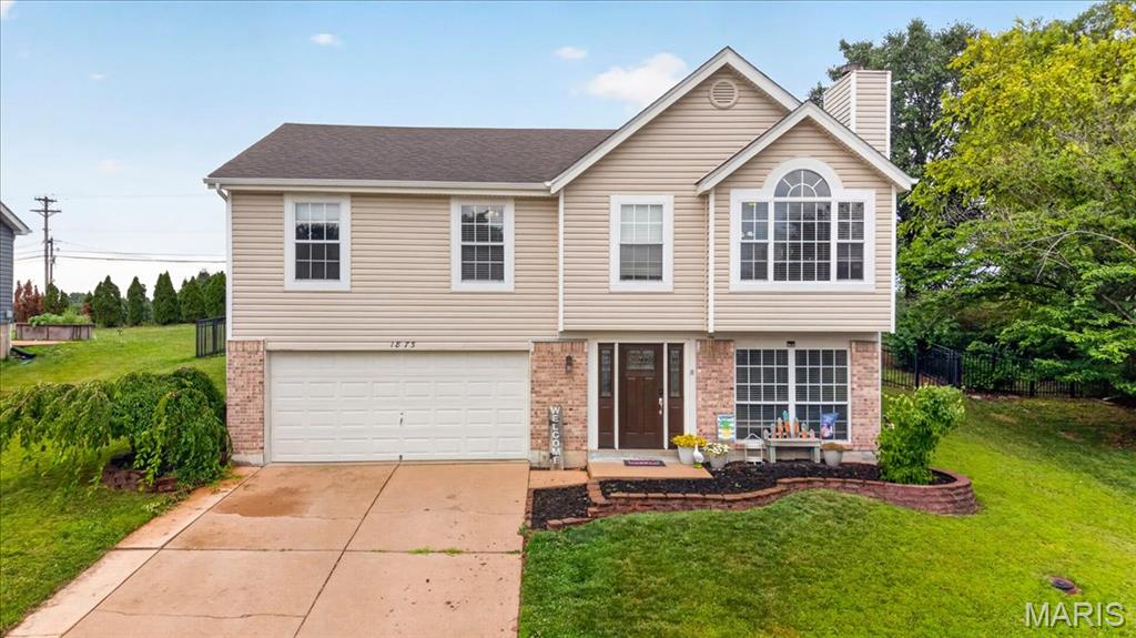 Welcome home to sought-after Fox Pointe Subdivision! This beautifully maintained 3-bedroom, 2.5-bath home offers an open and inviting floor plan with vaulted ceilings that fill the living space with natural light. The spacious kitchen flows seamlessly into the main living areas, making it perfect for both everyday living and entertaining. Step outside to the beautiful deck—ideal for morning coffee, summer BBQs, or relaxing evenings. Located in a desirable school district and close to shopping, dining, parks, and major highways, this home offers the perfect combination of comfort, convenience, and location. Don’t miss your opportunity to make this Fox Pointe gem your own!