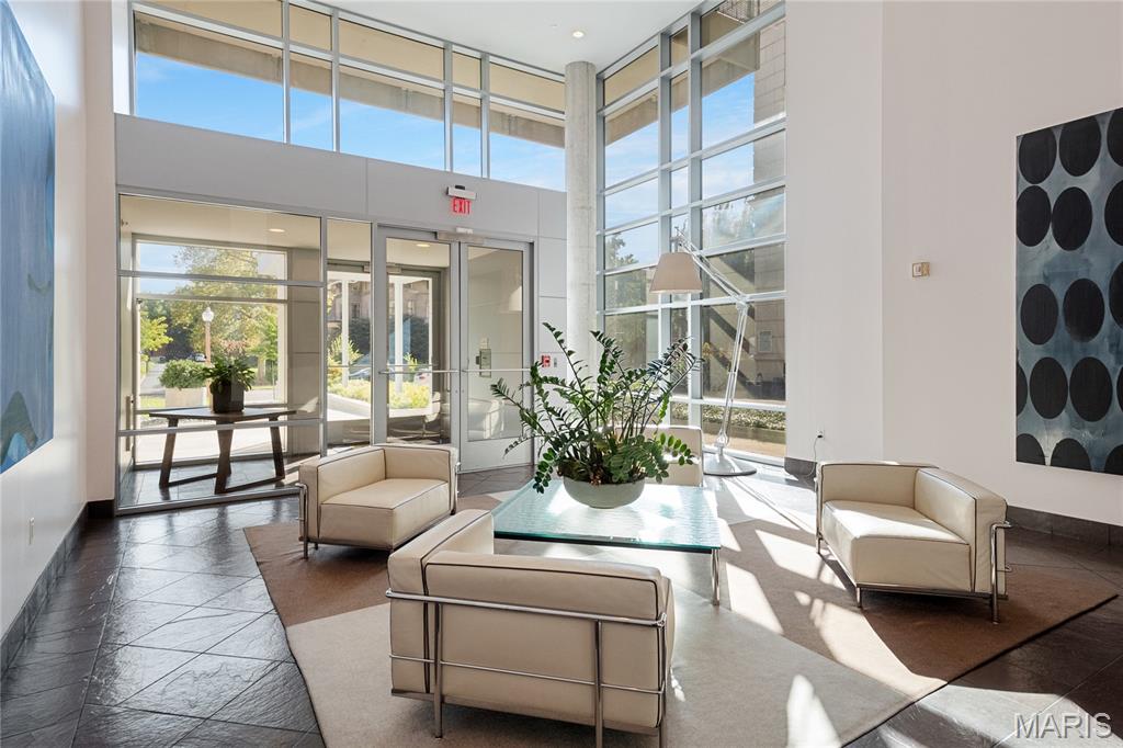 4545 Lindell Condo - Residential