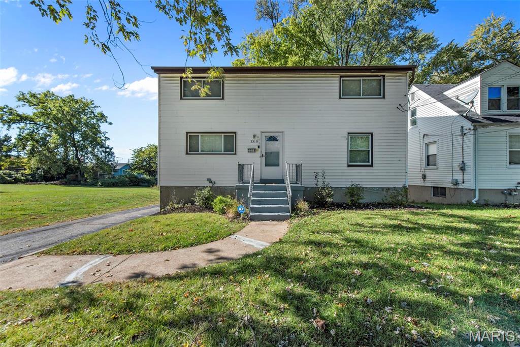 large 2 story  house  for rent over 2900 living sf , 4 bedrooms, 2 baths, 2 car garage. hardwood floor throughout. Huge master bedroom , double sink in upstairs Baths. finished walk out basement, partially fencing yard. large deck. new granite top. tenant qualification include: good credit ( must over 700) ,No pet, Great income history ( income ,must 4x of rent as the salary income . good  rental history, security deposit($3000) and first month rent to move in.