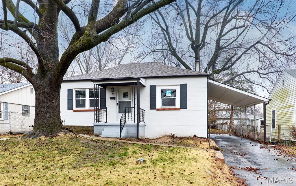 Recently renovated 3-bedroom, 1-bath home featuring new flooring and fresh paint throughout. The updated kitchen includes brand-new cabinets and stainless steel appliances. Additional upgrades include an updated bathroom, vinyl windows, and a roof less than two years old. Outside, enjoy a fenced-in backyard, carport, and plenty of outdoor space. Move-in ready with modern updates and great functionality.