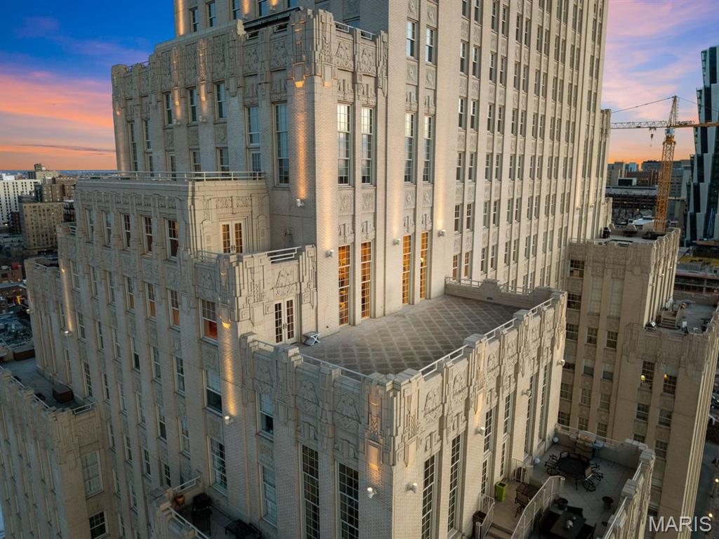 In real estate, location is often revered as the ultimate driver of value, but there is one factor even more powerful: the inability to replicate. This extraordinary residence offers both. Perched high above the city, this rare two-level condo is anchored by an expansive ~1,000 sq ft private terrace with jaw-dropping, unobstructed views spanning Forest Park and the St. Louis skyline. From sunrise to sunset, the perspective is cinematic and ever-changing, offering a constant visual connection to the best of St. Louis, an experience that simply cannot be recreated. Words can only begin to describe the scale, depth, and emotional impact of these views.

Inside, the home is a masterclass in thoughtful design. Custom wood features are treated as art, highlighted by a striking floor-to-ceiling peek-through fireplace framed in rich architectural woodwork. The main level offers a large eat-in kitchen, spacious living room with soaring views, formal dining room, bedroom suite, generous laundry room, half bath, and an incredible library/office wrapped in floor-to-ceiling built-ins, ideal for work-from-home living without compromise. A dramatic open staircase, worthy of Architectural Digest, leads to the second level featuring a flexible loft space ideal for a theater, lounge, or secondary office, and a breathtaking primary suite with dual bathrooms, dressing area, and abundant closet space. A second private terrace off the primary suite offers what may be the best morning coffee space in all of St. Louis.

Residents of The Chase Park Plaza Residences enjoy a truly unmatched lifestyle with 24-hour doorman and concierge services, valet parking, fitness center, swimming pool, private movie theater, multiple on-site dining options, and direct access to the iconic Chase Park Plaza, combining luxury, convenience, and prestige in one of the city’s most irreplaceable locations.