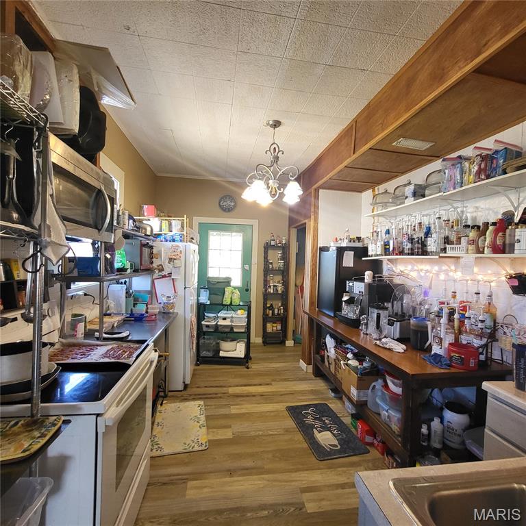 Town/Ellington - Commercial Sale