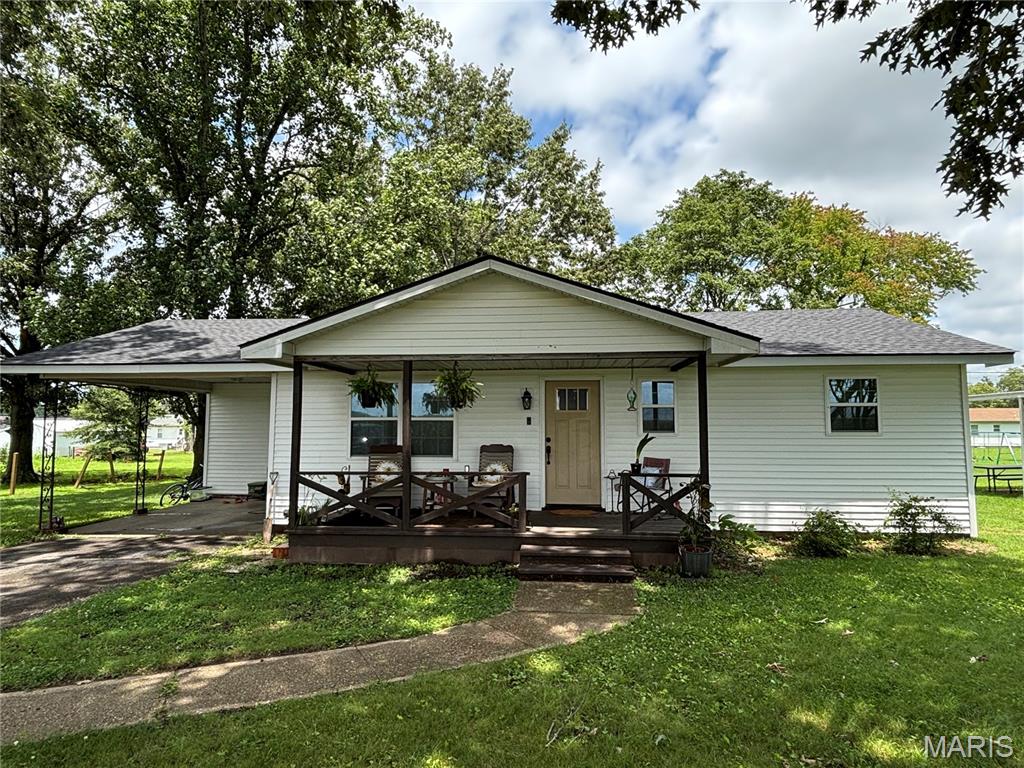 This 2- bed 2- bath Ranch is the perfect starter home, or even someone looking to downsize! Don't miss out, this one won't last long!