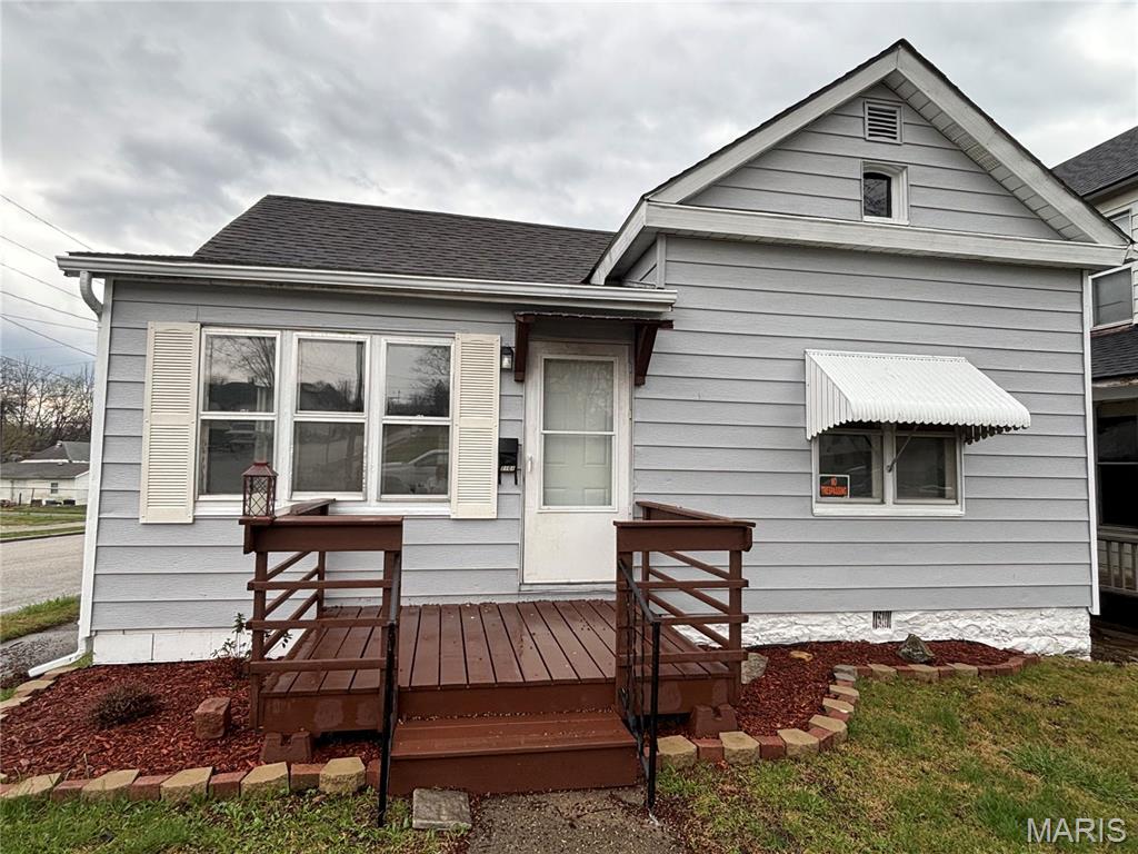 Great curb appeal in this move-in ready three bedroom one bathroom home on a corner lot. Featuring updated kitchen and bathroom plus new carpet and flooring. An added bonus is off street parking slab in the backyard and central heating and air. This is a great starter home - Call today for your appointment!