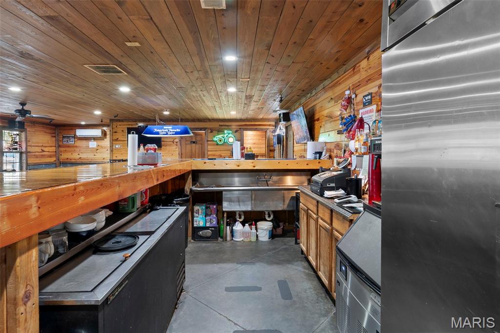 n/a - Commercial Sale
