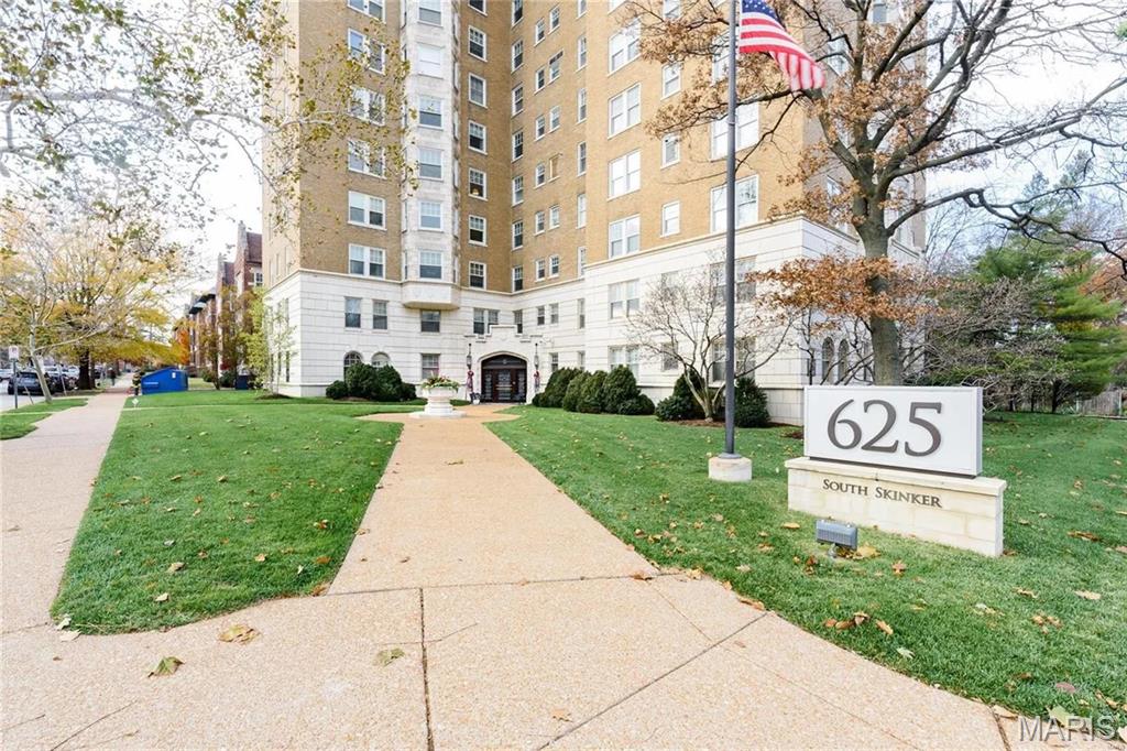 Welcome to this charming 2 bed, 2 bath condo nestled just across the street from the picturesque Forest Park. As you step inside, you'll be greeted by the warmth of hardwood floors that flow seamlessly throughout the space, adding a touch of elegance to every room. The multi-level condominium complex offers not only a comfortable living space but also a sense of community. The beautiful lobby welcomes you with open arms, featuring a front desk attendant who ensures security and convenience for residents. The charm of the building extends beyond your individual unit. This is a fantastic chance to make a home in a prime location in a condo that has both character and potential. Schedule a viewing today and envision the possibilities. Location: Upper Level