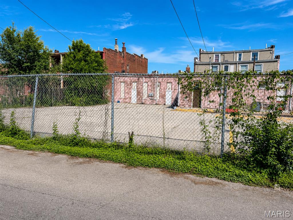 City of St. Louis - Commercial Sale