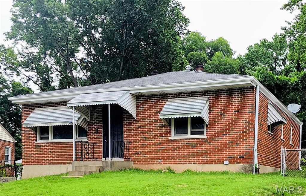 Promising Brick Ranch which requires a little fix up effort! The home is Nestled on a private and peaceful Cul De Sac. Three plus bedrooms, a spacious 2 car garage, partially finished basement featuring a big wet bar that's ideal for entertaining guest. The Interior has been freshly painted, there's wood veneer floors throughout, six panel doors, a Family Room with a Wood Burning Fireplace. This home is close to public transportation and less than a ten minute drive to three shopping locations such as Buzz Westfall Plaza, Jennings Shopping Center,and the Walmart Super Center. Schools serving this home are incredibly close; ranging from 0.1 to 0.5 miles...within walking distance! This is a very "Walkable Neighborhood" with lots of Greenspaces such as Koeneman Park which is 0.5 miles from your front door. This park has a Big Playground, Large Pavillion for Family Reunions and a Well Stocked Lake for Fishing. The home just requires a tad bit of TLC to become the "Gem" of the neighborhood! The home is being sold AS-Is; the Seller will not provide any reports or perform any repairs, including municipal occupancy requirements. Your offer will be submitted on a special sales contract and must include a written pre-approval from a reputable mortgage lender and a minimum of $1,000. earnest money. No Seller financing, escalation clause, sight-unseen offers