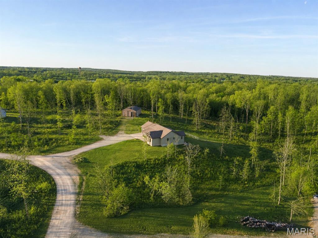 4BD/3BA contemporary custom-built house by Ronnie Reeves on 2.32 acres in 2019 with a 30 x 40  shop s/concrete floor and an RV hookup. Large Kitchen with Stainless Steel Appliances, breakfast bar, lots of cabinets, and a farm sink. Dining Room and Living Room with vaulted ceilings and an open concept. Walks into a cedar-lined enclosed sunroom, which walks out to a deck with a chain link fenced in backyard. Primary Bedroom with Private bath, extra-large walk-in shower, and a walk-in closet. ON the other side of the hall, you have two bedrooms and a full bath. The hallway has a pantry and laundry area. Fully finished basement with bedroom, full bath, and large family room for entertaining. Mechanical room. This also walks out to ground level to the chain-link-fenced backyard. This house sits on 2+acres. Just off the US Hwy 60. Very close to Blue Springs and Jack's Fork River for a day of floating, fishing, or hiking. Lots of deer in the backyard.