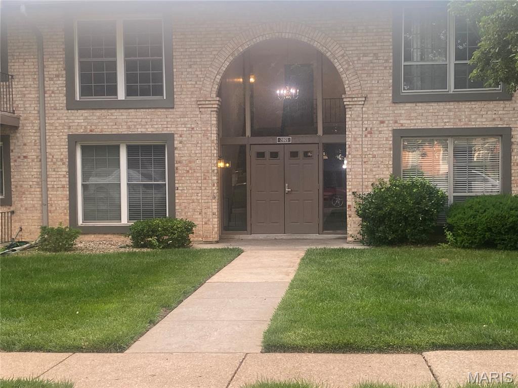 This Florissant condo is being sold AS IS in Leisure Village condominium committee!  This 2-bedroom, 1-bath condo. It features a spacious layout with an open floor plan for the living room / dining room combo and a breakfast bar. Patio accessible from both the kitchen and bedroom., in a well-maintained community close to shopping, dining, and public transportation! This is an upstairs unit has 2 assigned parking spots on the side of the building.  Private storage and laundry in the building,