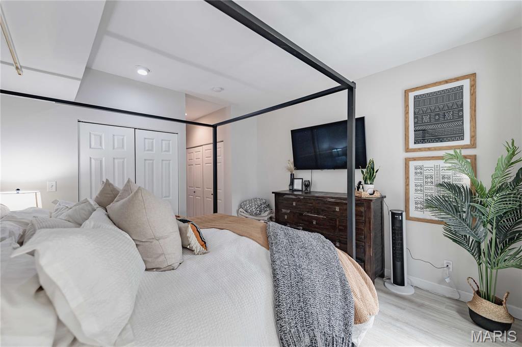 Hampshire Square Condo - Residential