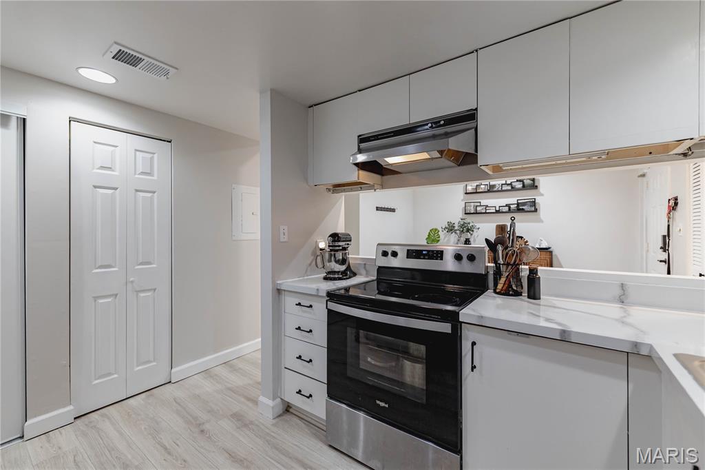 Hampshire Square Condo - Residential