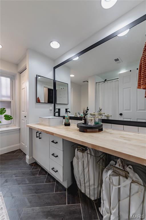Hampshire Square Condo - Residential