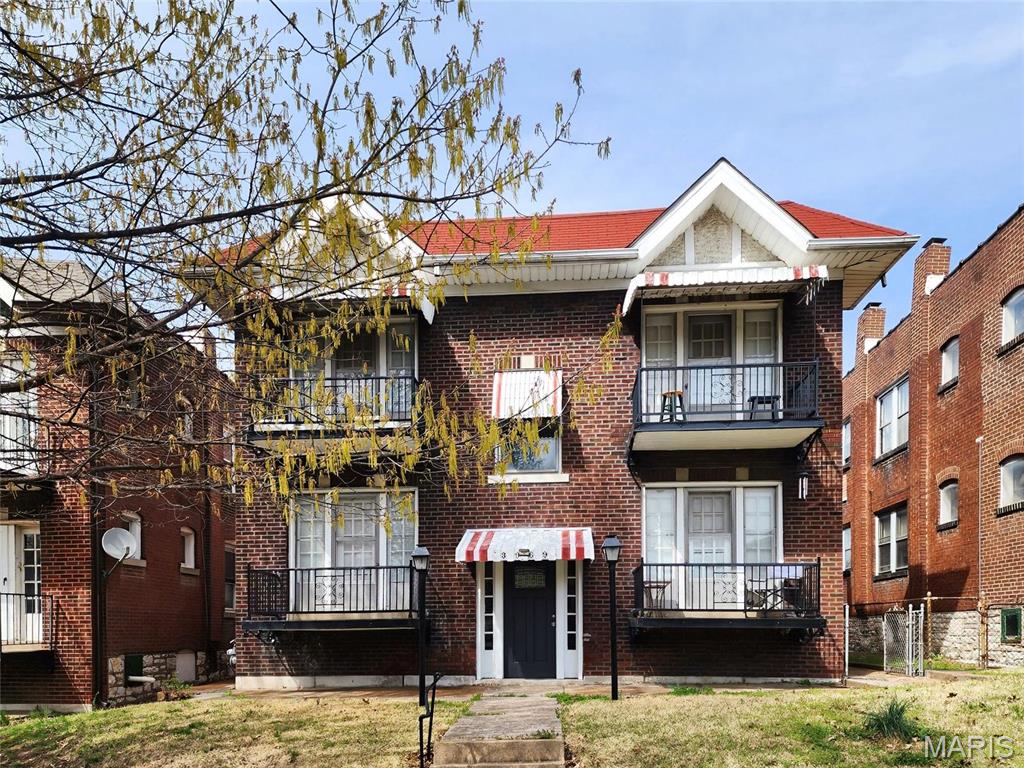 RENTAL in Tower Grove South. One bedroom, one bath with complimentary parking pad in the back of the four family  building. A wonderful unit where modern conveniences meets historic charm. Put this unit on your list to view. A key entry door takes you into the building. The warmth is felt throughout the unit with soothing paint colors, ceiling fans, stain glass windows,along with the sun rays which fills the rooms. Spacious living room with stained glass windows, glowing wood flooring, window treatments with french doors leading to a usable balcony. Separate dining room is spacious with a large closet. The kitchen has updated features including; a breakfast nook, good size pantry, granite counters, lots of wood cabinetry, and stainless appliance. Appliances include a dishwasher, stove, refrigerator and built-in microwave. True bedroom is large with a good size closet. and window treatments on the window. Hallway bathroom has stark white features and vinyl plank flooring. Back door leads to landing then to the basement and there is a back door that leads to the parking pad. Basement has laundry hook-ups and open storage. YOU supply washer and dryer. Complimentary parking Pets; CAT(s) only, $250 non refundable pet deposit plus extra $25 per month per pet. Security deposit is $1100 Application process through an agency. Choosing a/the tenant is the responsibility of the owner/landlord. Tenant pays electricity and gas. Landlord pays for water, sewer and trash. Wonderful landlord seeking a wonderful tenant.