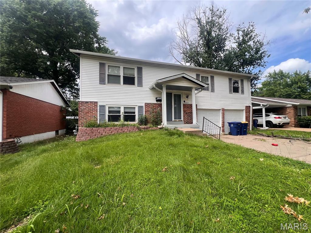 Investor Alert! High-Potential 3-Bed, 2-Bath Split Level | Fix & Flip or Buy & HoldBring your toolbelt and your vision! This 3-bedroom, 2-bathroom split-level home is the ultimate value-add opportunity. In need of repairs and cosmetic updates, this property is priced to sell and offers a fantastic blank canvas for investors looking for their next profitable fix-and-flip project or a high-yielding, long-term buy-and-hold rental.The split-level layout provides an excellent foundation with highly functional, separate living zones. The upper level features a spacious living area, kitchen, and comfortable bedrooms, while the lower level offers incredible potential to add a recreation room, an extra office, or a premium master suite.