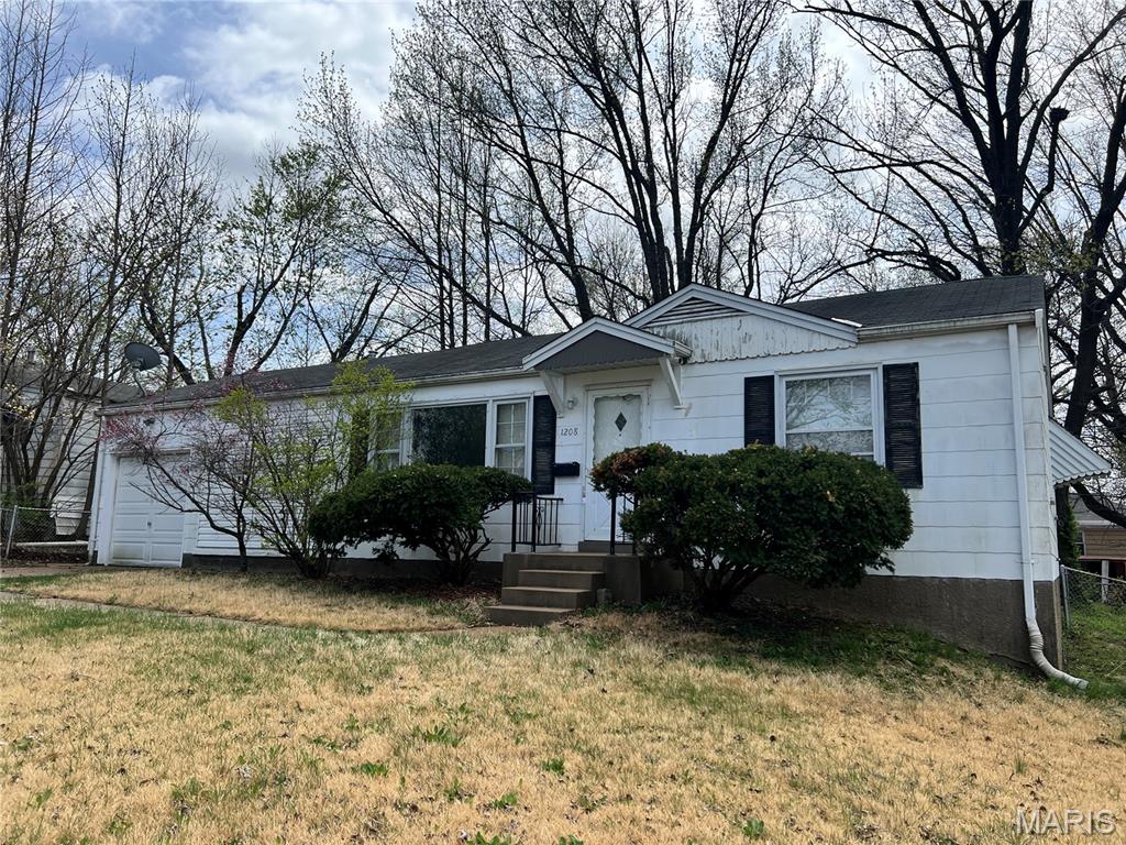 No more than 4 occupants. Tenant is responsible for all utilities, including $95/mo for sewer, to be paid to owner in addition to their monthly rent payment. Qualifications: Income must be 3x the asking rent, a minimum credit score of 580, proof of income for the last 30 days, no evictions or felonies in the last 5 years. Application fee is $40 per adult. Section 8 Special: $500 Deposit and minimum credit score waived!